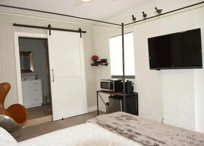 Guest house Cozy, Romantic Guest Close To Everything! *